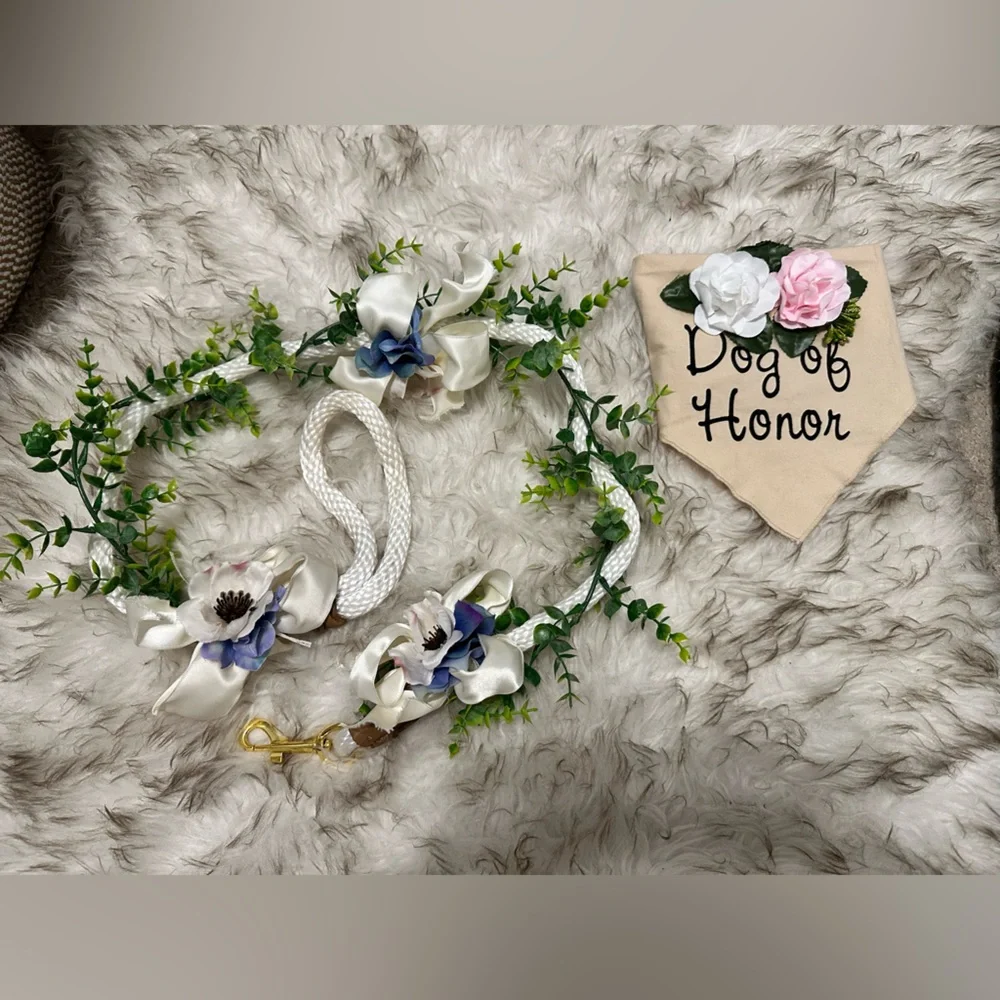 Custom dog leash with free Dog of Honor bandana - Picture 3 of 4